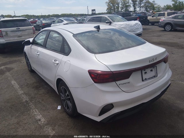 2023 KIA FORTE LXS photo 3