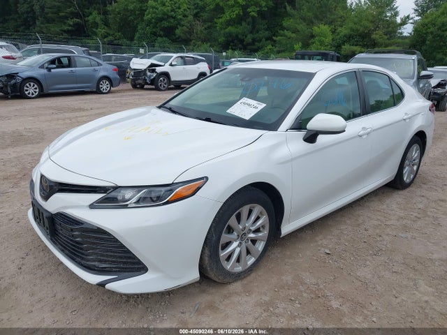 2018 Toyota CAMRY LE photo 2