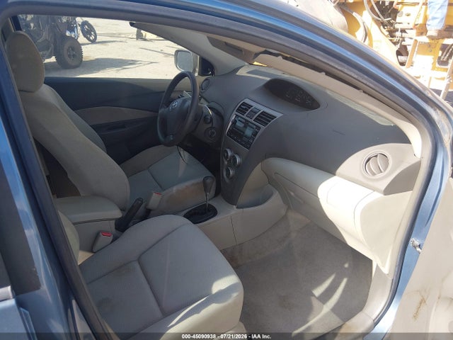 2010 Toyota YARIS 照片 5
