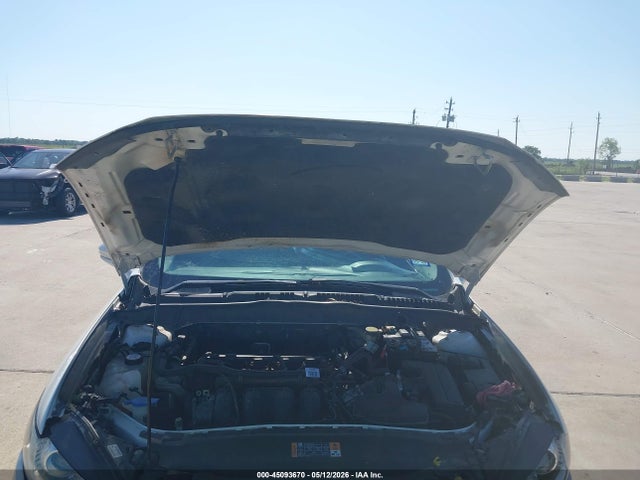 FORD FUSION SE - 10