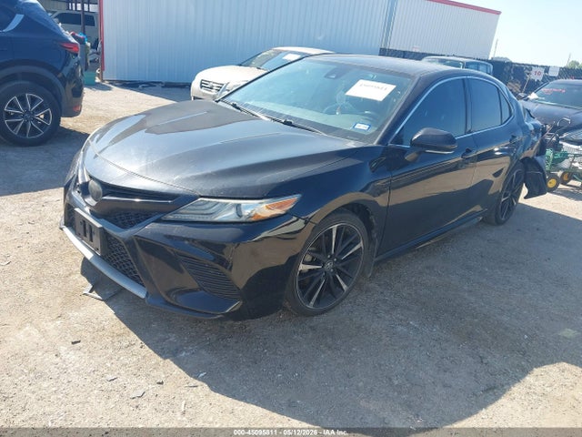 2019 Toyota CAMRY XSE photo 2