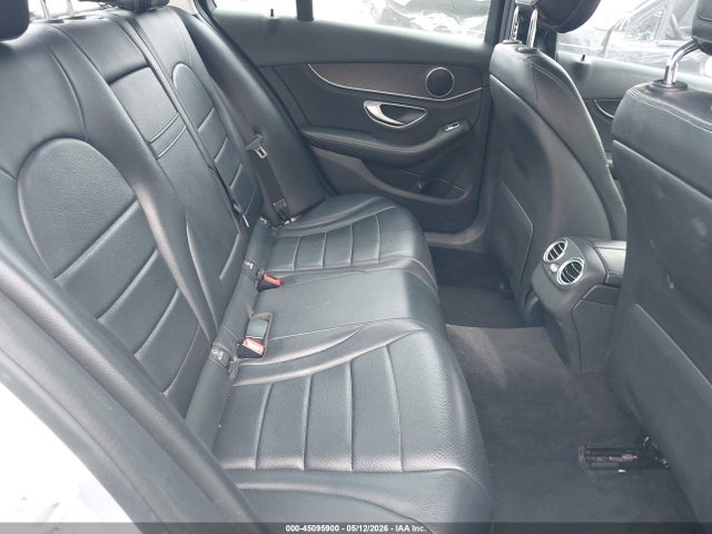 صورة 8 لـ 2016 Mercedes-BENZ C 300