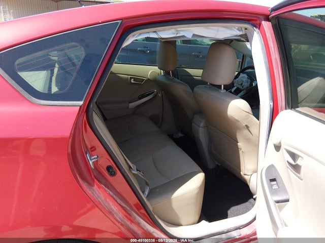 صورة 8 لـ 2013 Toyota PRIUS FOUR