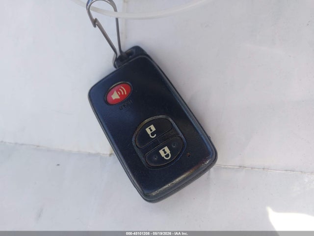 2013 Toyota PRIUS FOUR thumbnail 11