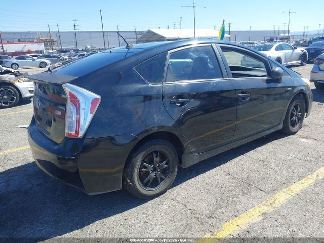 2013 Toyota PRIUS FOUR thumbnail 4
