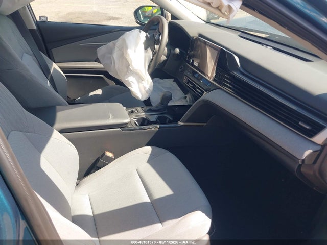 صورة 5 لـ 2025 Toyota CAMRY LE