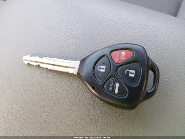 2011 Toyota CAMRY LE thumbnail 11