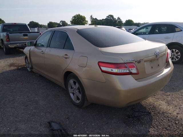 2010 Toyota CAMRY LE photo 3