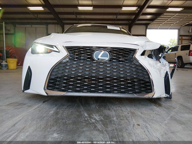 2021 Lexus IS 300 — миниатюра 20
