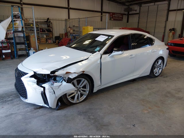 صورة 2 لـ 2021 Lexus IS 300