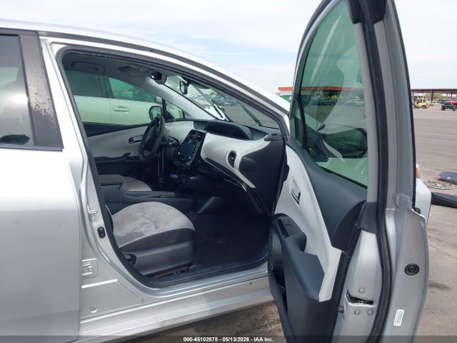 2020 Toyota PRIUS LE photo 5