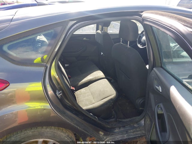 FORD FOCUS SE - 8