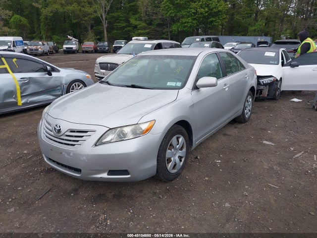 2009 Toyota CAMRY LE photo 2