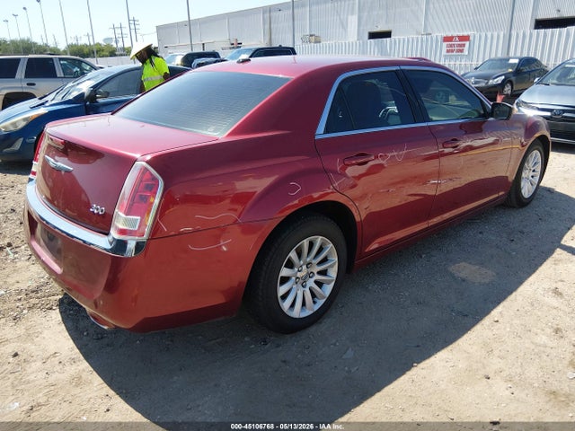 2014 Chrysler 300 — фото 4