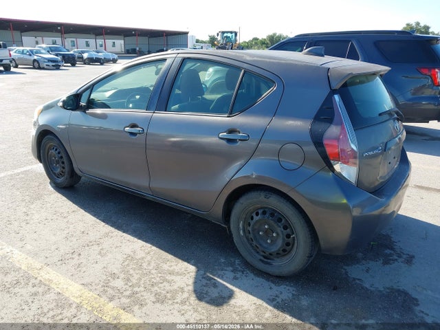 صورة 3 لـ 2015 Toyota PRIUS C THREE