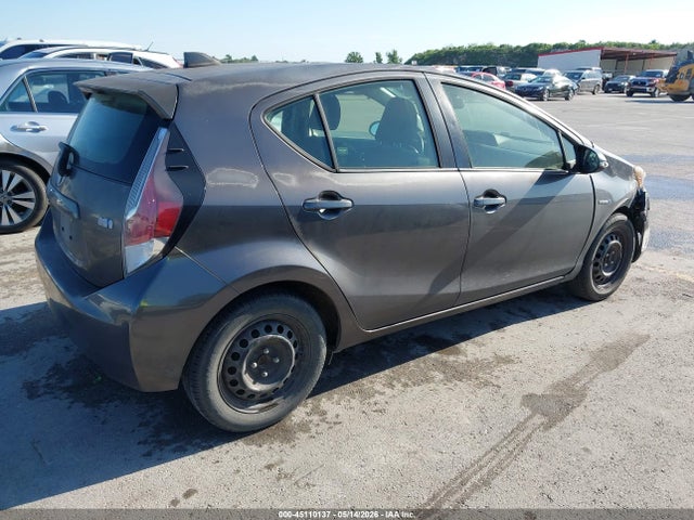 صورة 4 لـ 2015 Toyota PRIUS C THREE