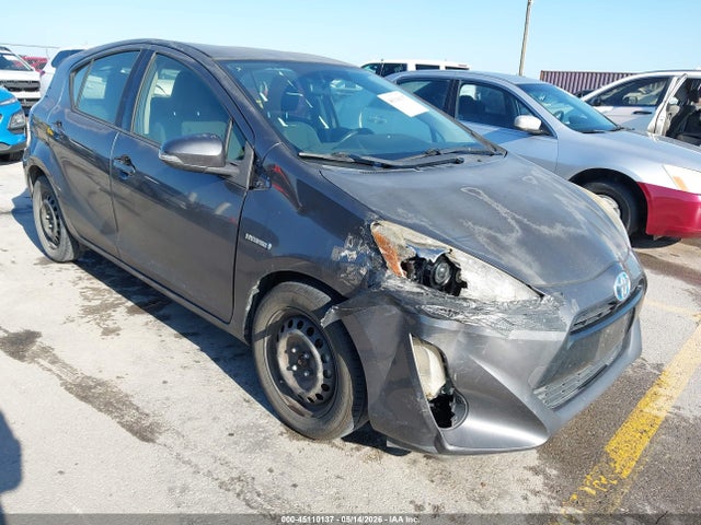 صورة 6 لـ 2015 Toyota PRIUS C THREE
