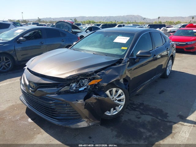 2018 Toyota CAMRY LE photo 2