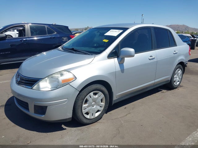 2011 Nissan VERSA 1.8S — фото 2