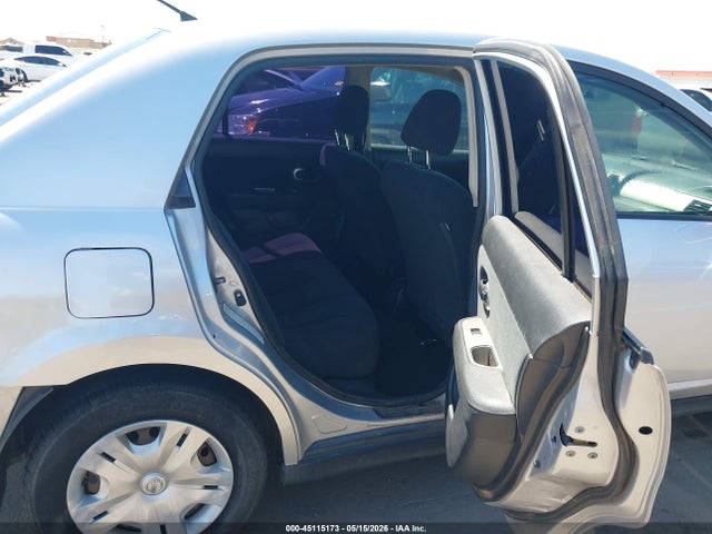 2011 Nissan VERSA 1.8S — фото 8