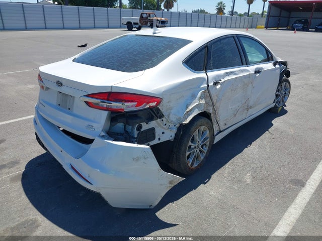 FORD FUSION SE - 4