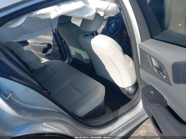 صورة 8 لـ 2025 Toyota PRIUS XLE