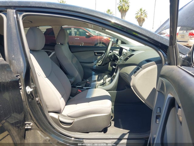 2014 Hyundai ELANTRA SE 照片 5
