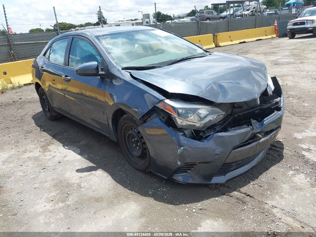 2015 Toyota COROLLA LE photo 1