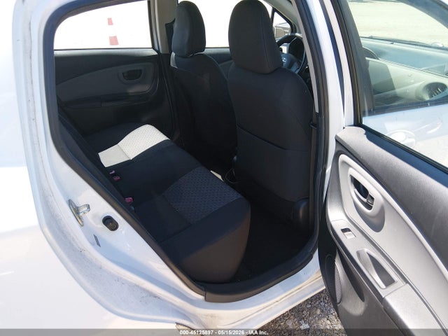 2016 Toyota YARIS L — фото 8