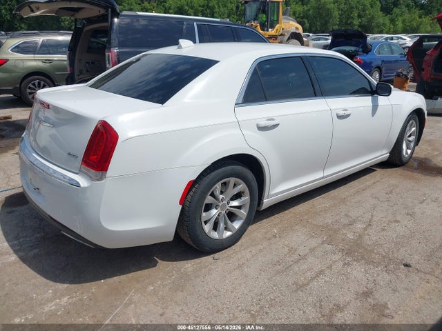 2015 Chrysler 300 LIMITED — фото 4