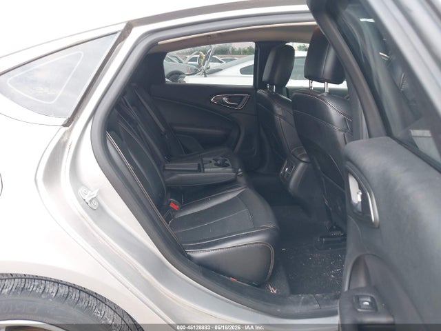 صورة 8 لـ 2015 Chrysler 200 C
