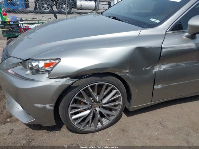 2016 Lexus IS 300 — миниатюра 18