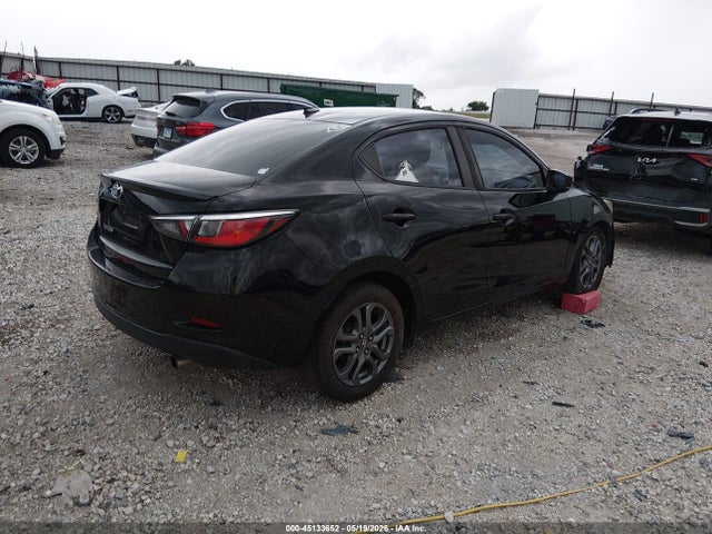 2019 Toyota YARIS LE — фото 4