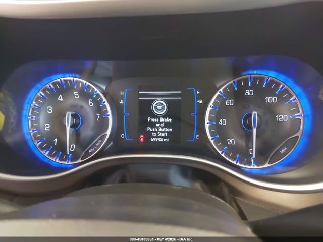 2022 CHRYSLER VOYAGER LX 7