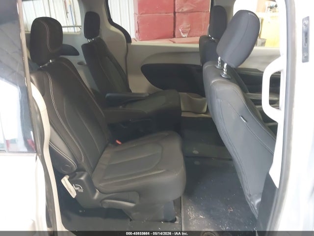 2022 CHRYSLER VOYAGER LX 8