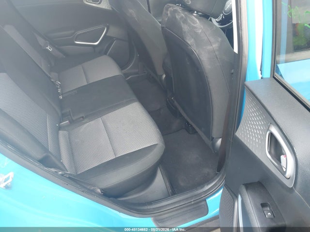 صورة 8 لـ 2023 KIA SOUL S