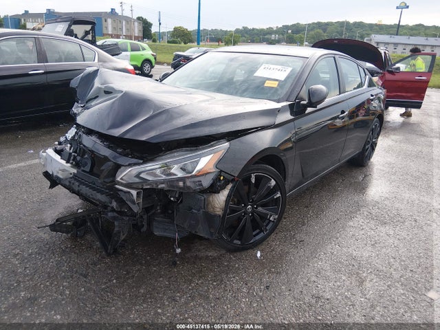 2022 Nissan ALTIMA SR FWD photo 2