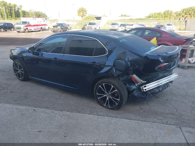 2018 Toyota CAMRY SE photo 3