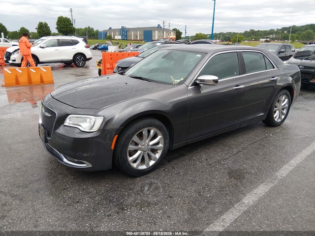 2016 Chrysler 300C AWD — фото 2