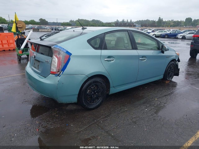 2013 Toyota PRIUS THREE — фото 4