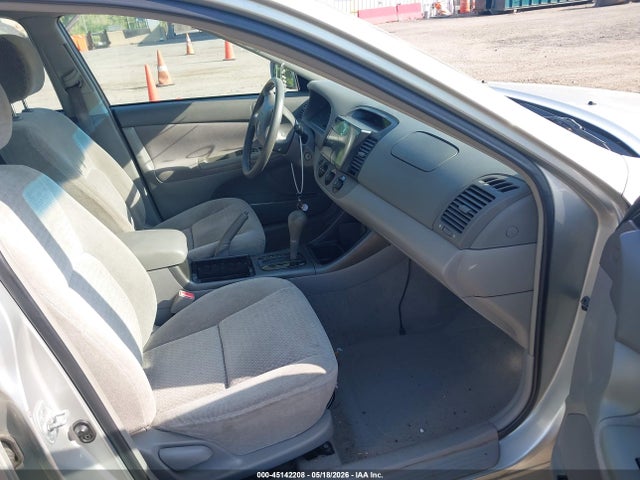 2002 Toyota CAMRY LE photo 5