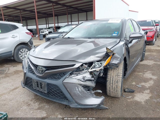 2019 Toyota CAMRY SE — фото 2