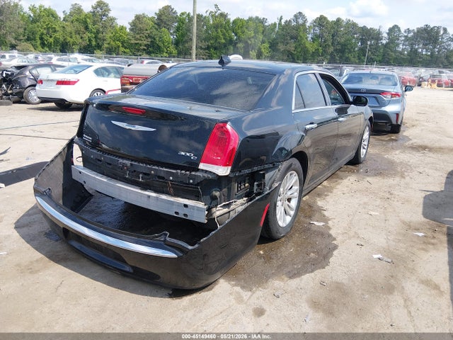 2017 Chrysler 300C — фото 4