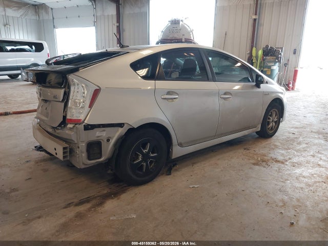2010 Toyota PRIUS III — фото 4