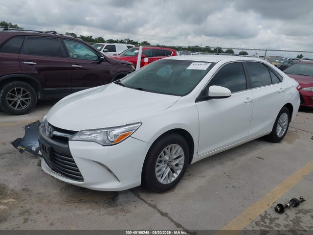 2017 Toyota CAMRY LE photo 2