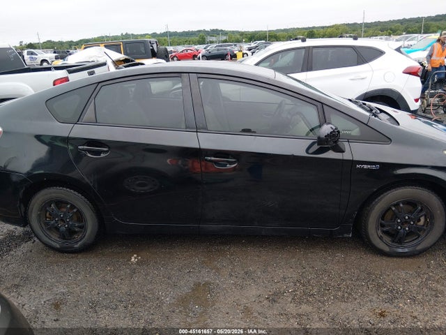 2014 Toyota PRIUS TWO — миниатюра 13