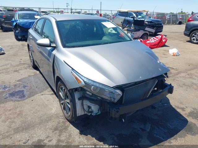 2023 KIA FORTE LXS photo 1