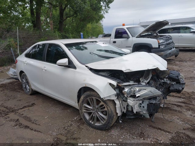 2015 TOYOTA CAMRY SE