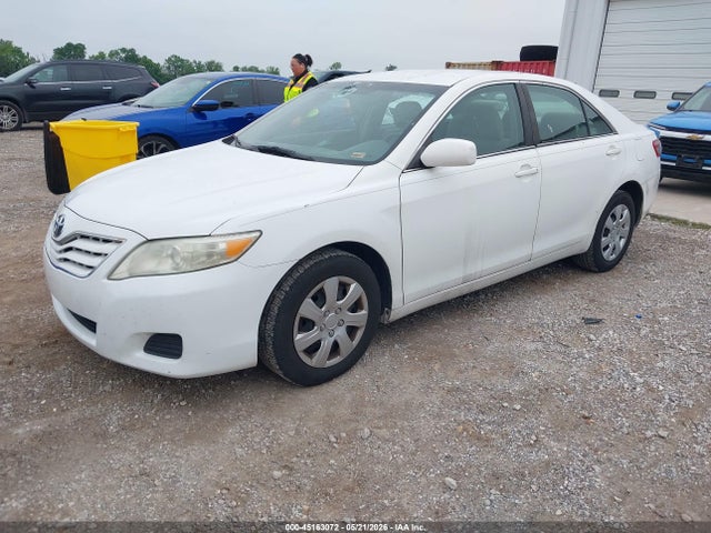 2010 Toyota CAMRY LE 照片 2