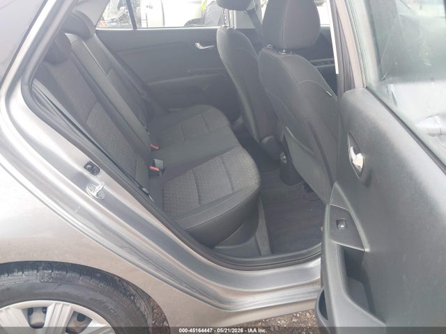صورة 8 لـ 2022 KIA RIO S